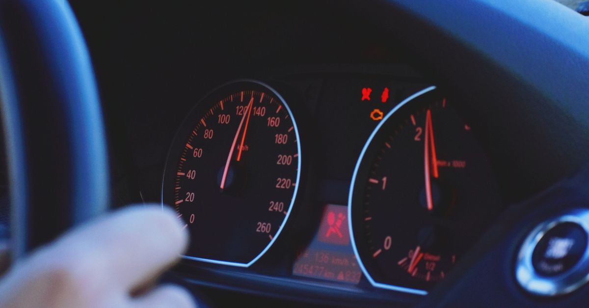 Odometer Rollback: 7 Warning Signs the Mileage Is Fake